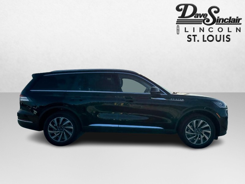 Lincoln Aviator Vehicle Full-screen Gallery Image 04