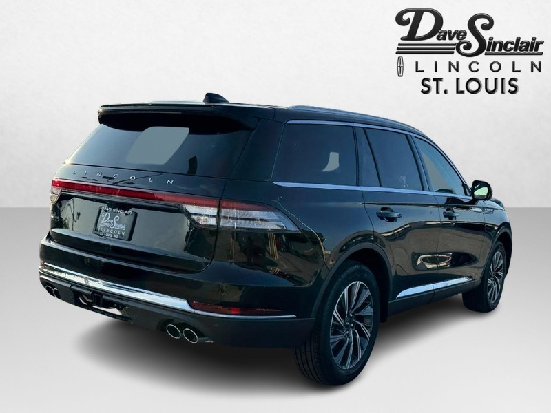 Lincoln Aviator Vehicle Full-screen Gallery Image 05