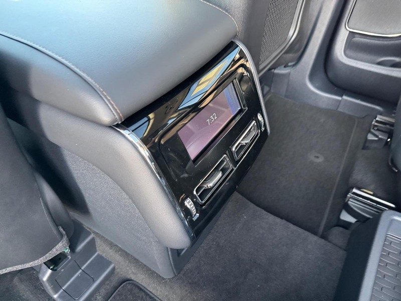 Lincoln Aviator Vehicle Full-screen Gallery Image 13