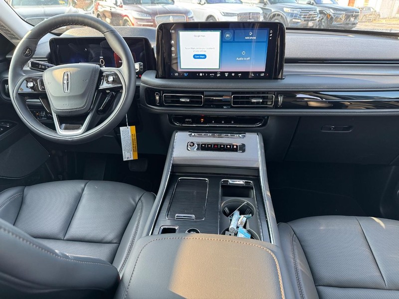 Lincoln Aviator Vehicle Full-screen Gallery Image 15