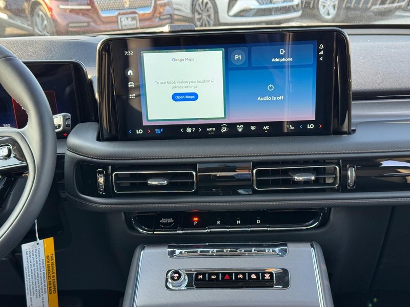 Lincoln Aviator Vehicle Full-screen Gallery Image 17