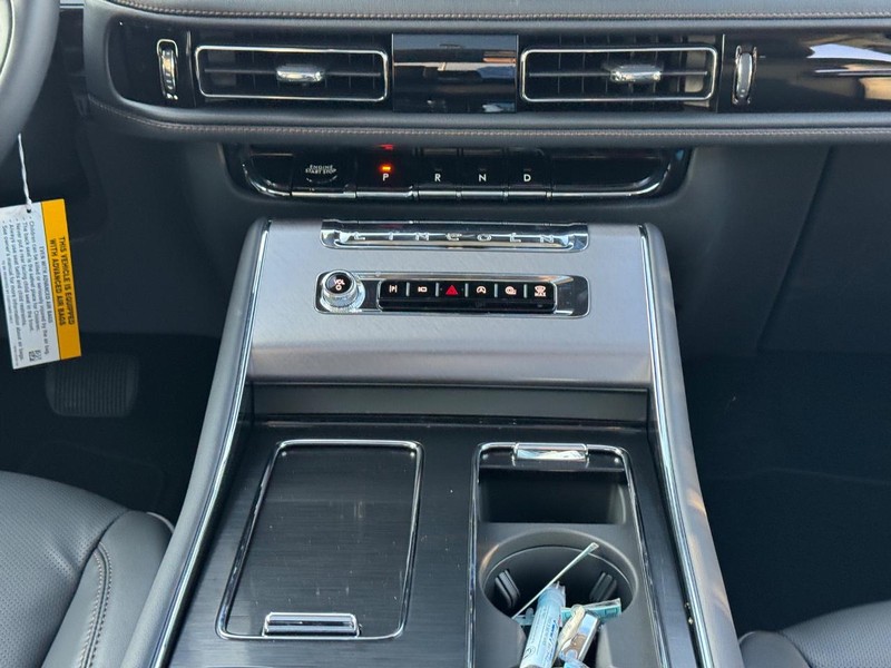 Lincoln Aviator Vehicle Full-screen Gallery Image 18