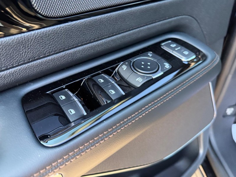 Lincoln Aviator Vehicle Full-screen Gallery Image 20