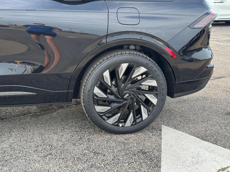 Lincoln Nautilus Vehicle Full-screen Gallery Image 10