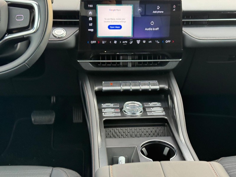 Lincoln Nautilus Vehicle Full-screen Gallery Image 16