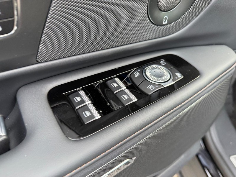 Lincoln Nautilus Vehicle Full-screen Gallery Image 18