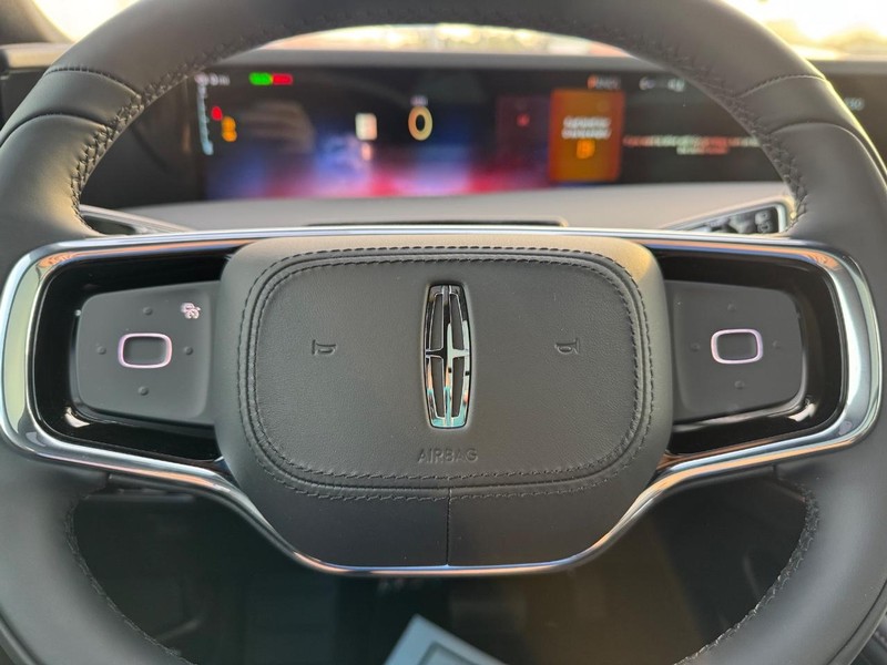 Lincoln Nautilus Vehicle Full-screen Gallery Image 20