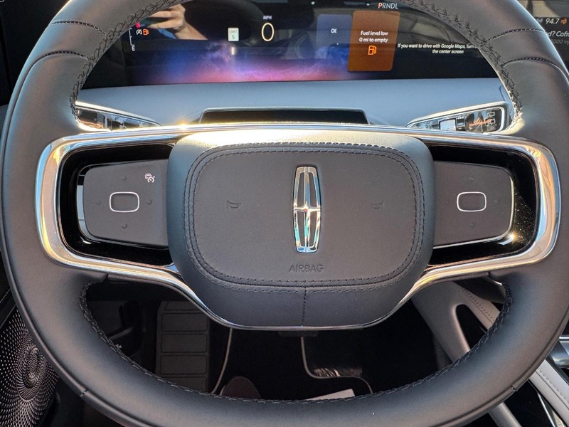 Lincoln Nautilus Vehicle Full-screen Gallery Image 21