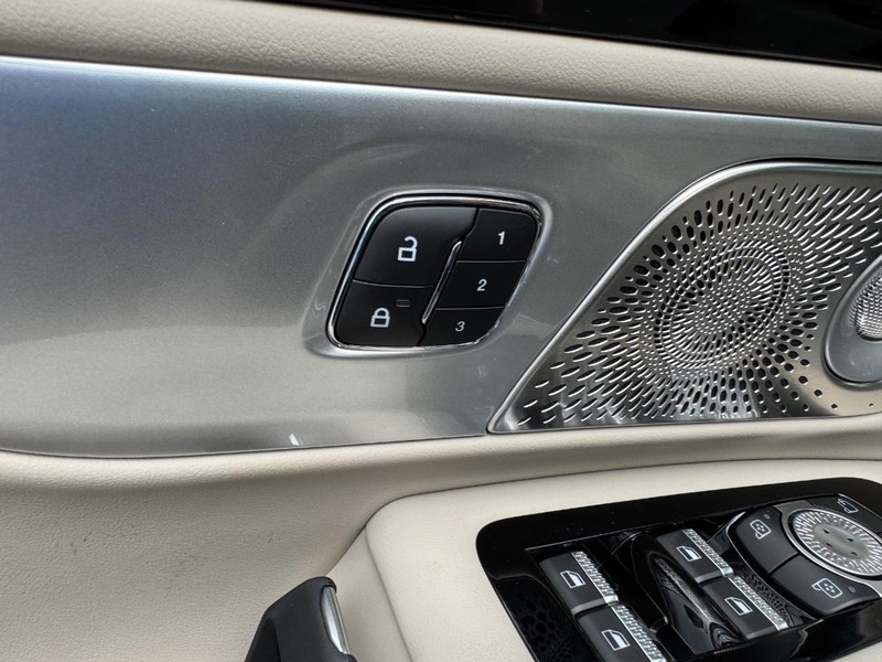 Lincoln Nautilus Vehicle Full-screen Gallery Image 19