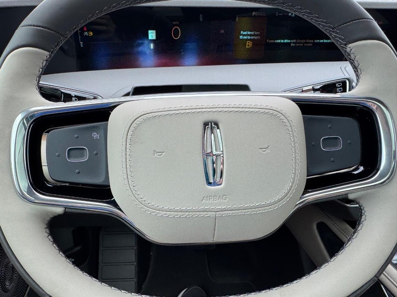 Lincoln Nautilus Vehicle Full-screen Gallery Image 20