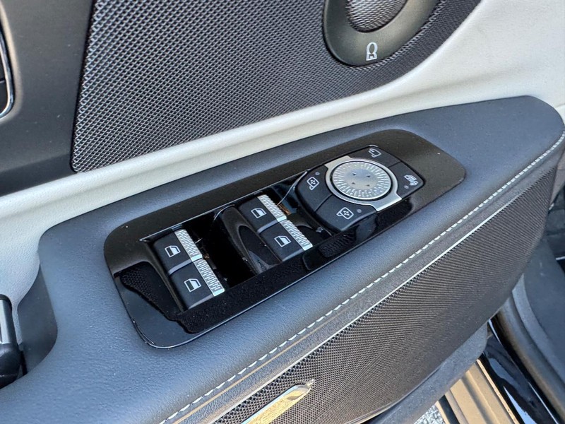 Lincoln Nautilus Vehicle Full-screen Gallery Image 19