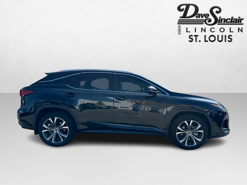 Lexus RX Vehicle Full-screen Gallery Image 04