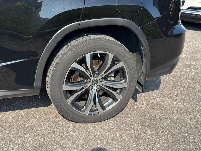 Lexus RX Vehicle Full-screen Gallery Image 10