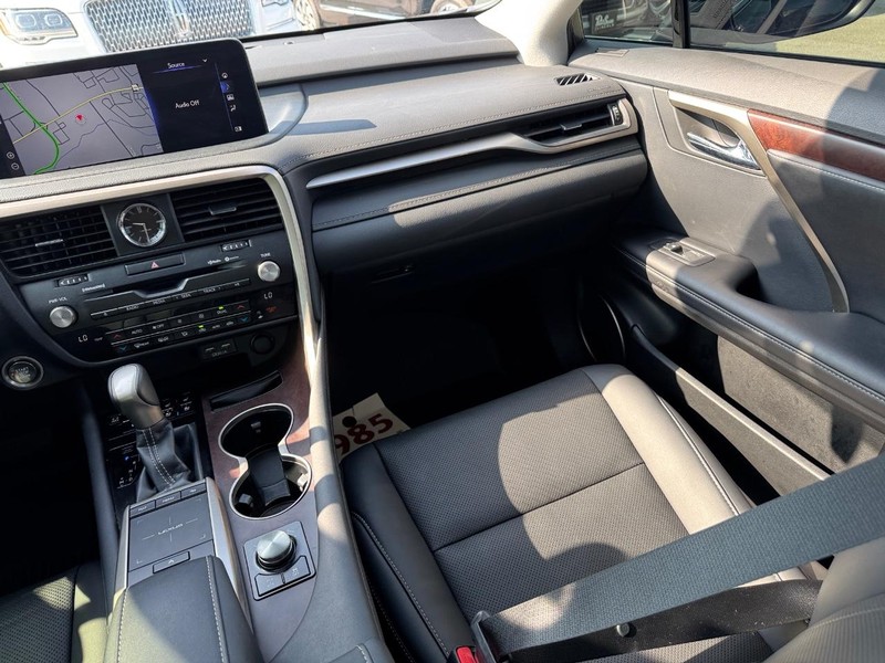 Lexus RX Vehicle Full-screen Gallery Image 16