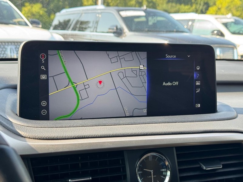 Lexus RX Vehicle Full-screen Gallery Image 23