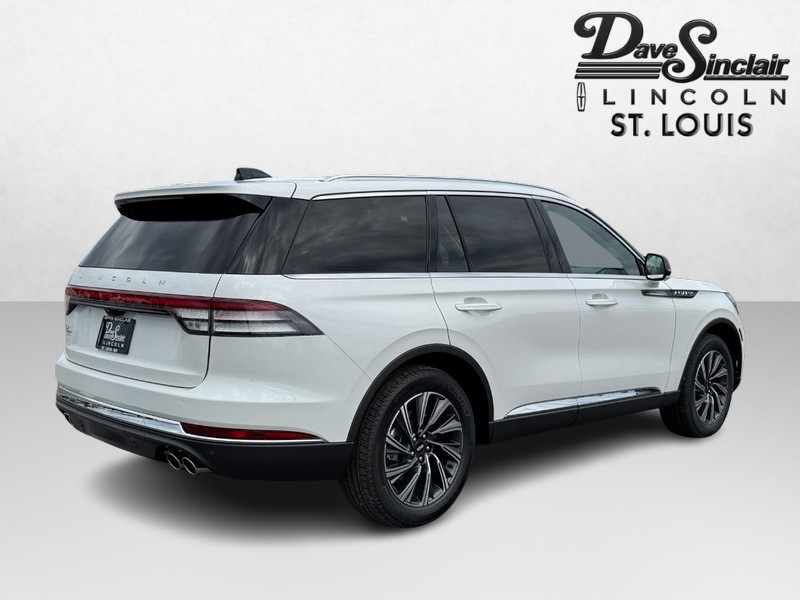 Lincoln Aviator Vehicle Full-screen Gallery Image 05