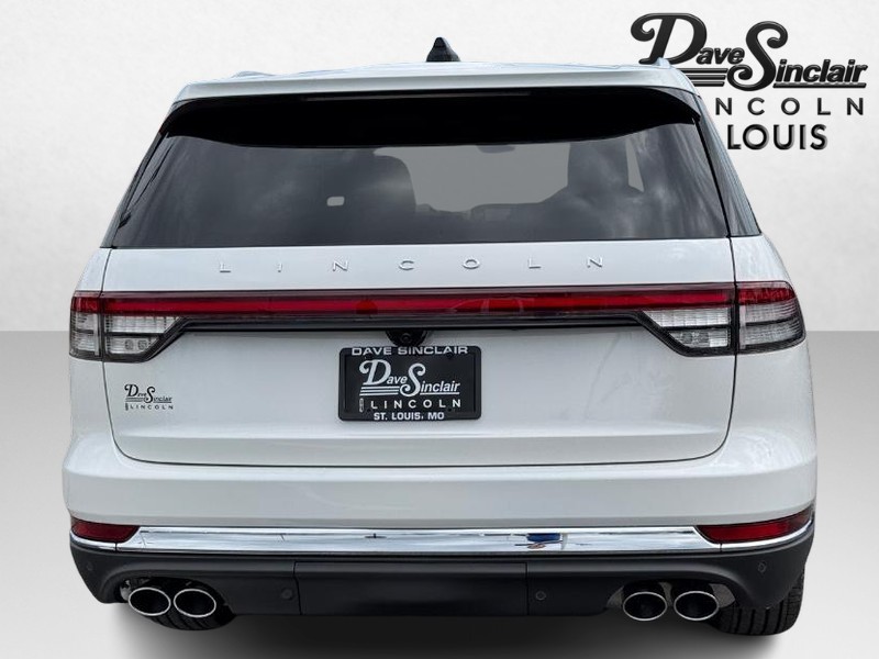 Lincoln Aviator Vehicle Full-screen Gallery Image 06
