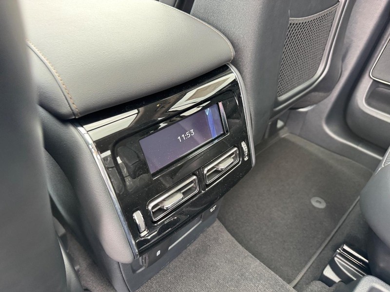 Lincoln Aviator Vehicle Full-screen Gallery Image 13