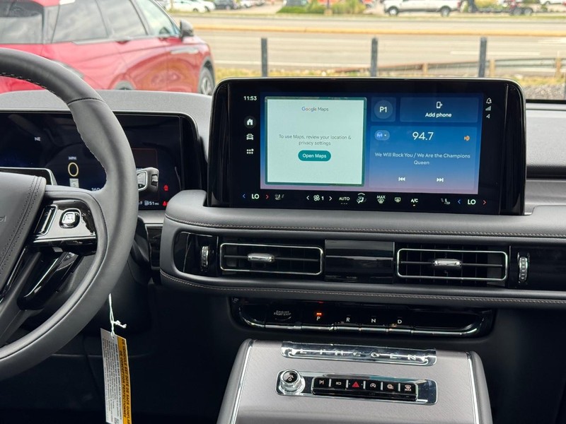 Lincoln Aviator Vehicle Full-screen Gallery Image 18