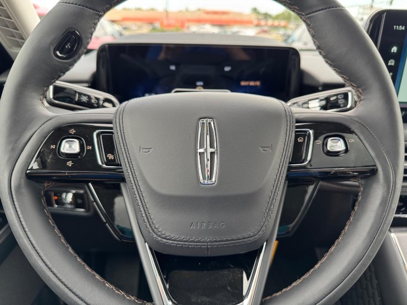 Lincoln Aviator Vehicle Full-screen Gallery Image 23