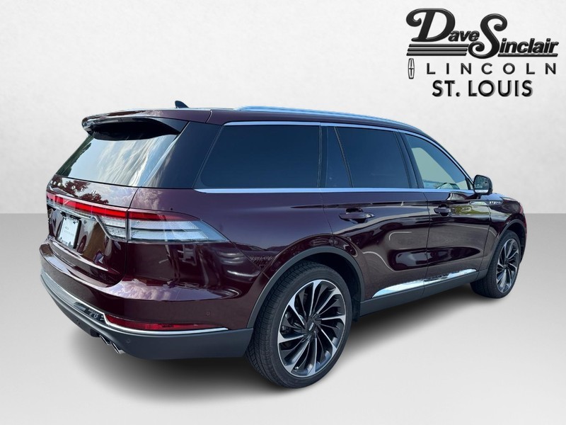 Lincoln Aviator Vehicle Full-screen Gallery Image 05