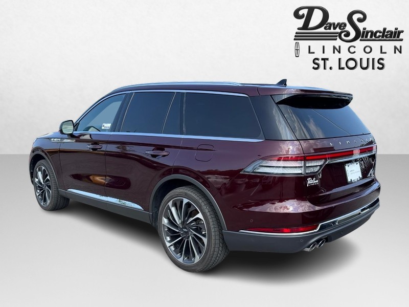 Lincoln Aviator Vehicle Full-screen Gallery Image 07