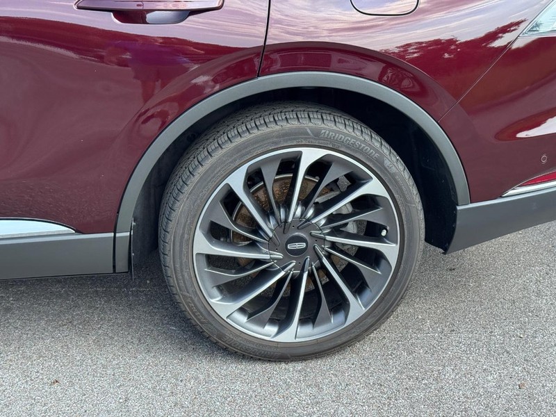 Lincoln Aviator Vehicle Full-screen Gallery Image 10