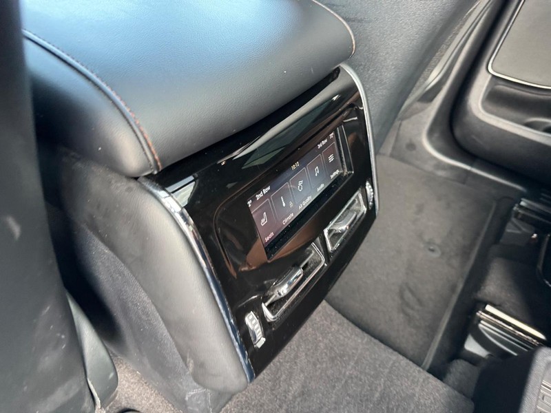 Lincoln Aviator Vehicle Full-screen Gallery Image 13