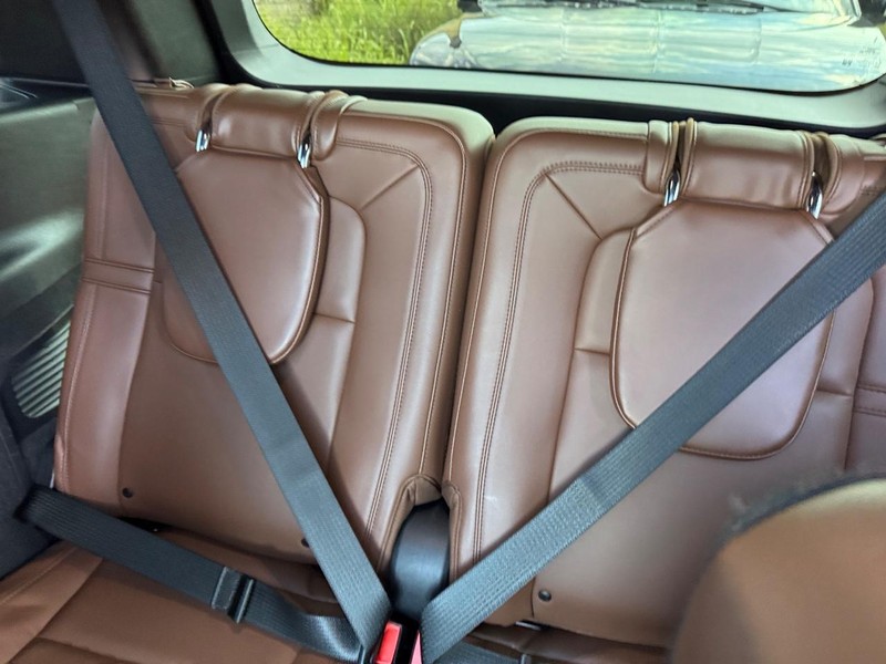 Lincoln Aviator Vehicle Full-screen Gallery Image 14