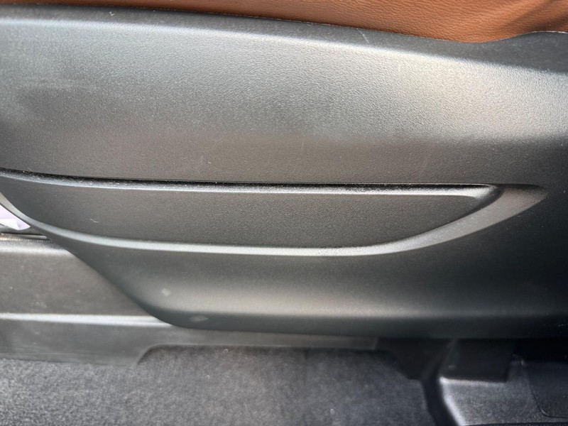 Lincoln Aviator Vehicle Full-screen Gallery Image 19