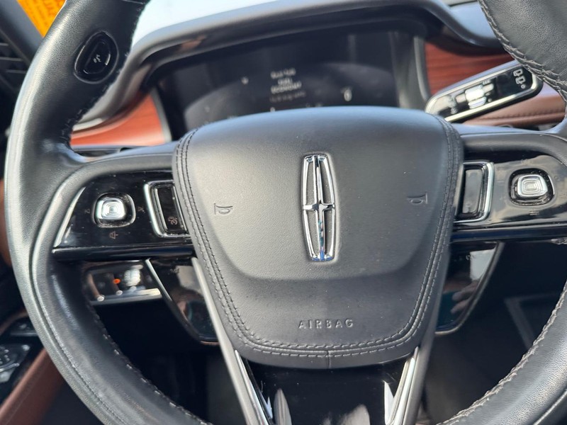 Lincoln Aviator Vehicle Full-screen Gallery Image 22