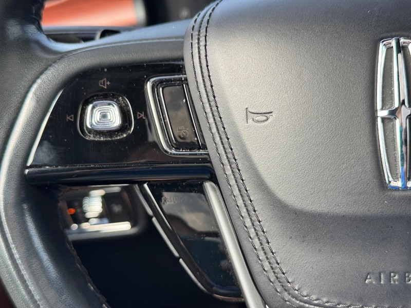 Lincoln Aviator Vehicle Full-screen Gallery Image 23