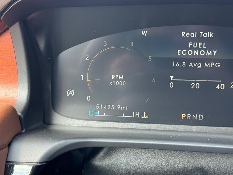 Lincoln Aviator Vehicle Full-screen Gallery Image 28