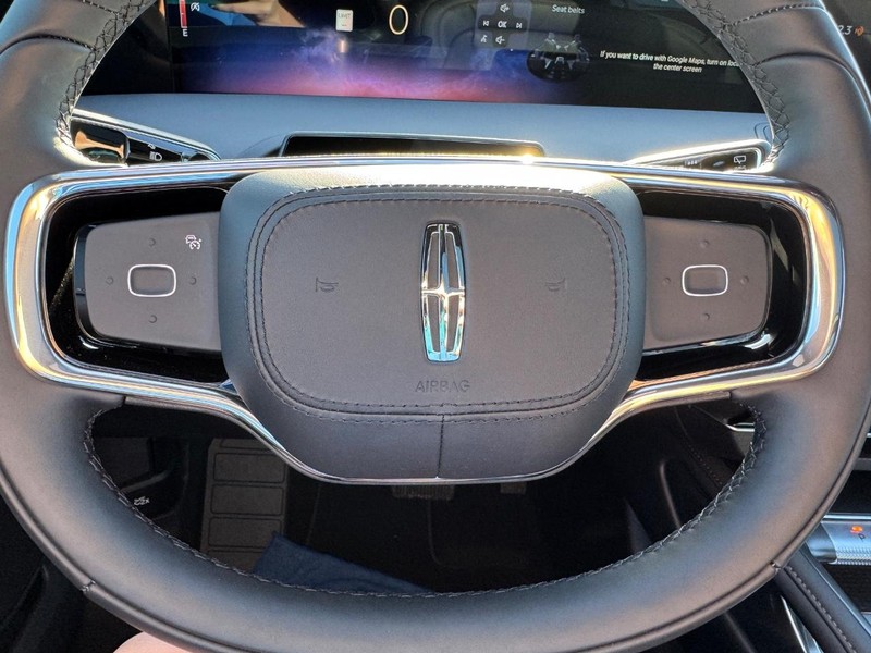 Lincoln Nautilus Vehicle Full-screen Gallery Image 21