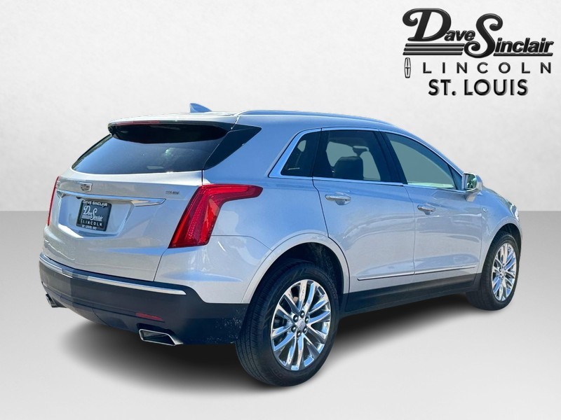 Cadillac XT5 Vehicle Full-screen Gallery Image 05