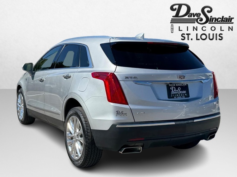 Cadillac XT5 Vehicle Full-screen Gallery Image 07