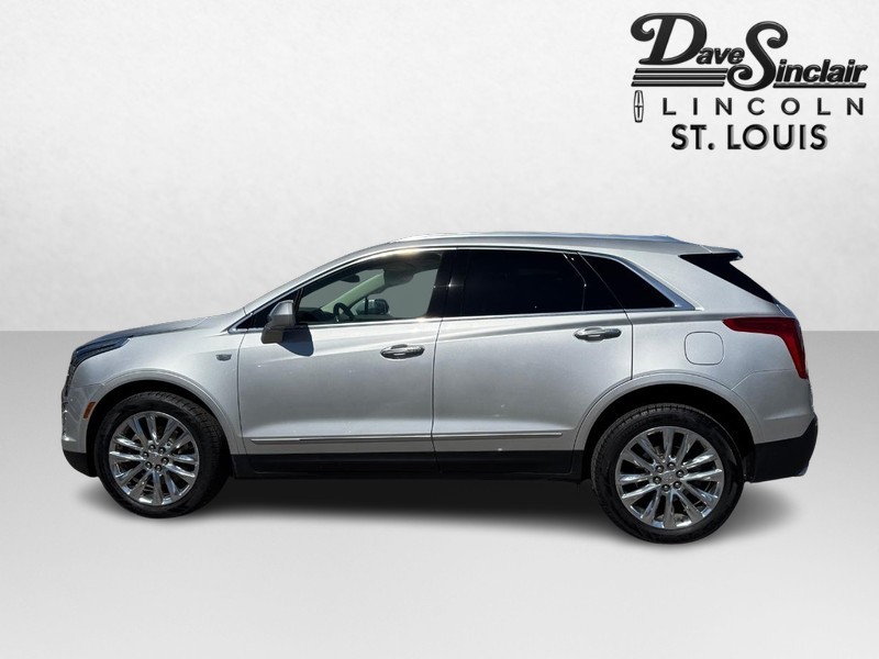 Cadillac XT5 Vehicle Full-screen Gallery Image 09