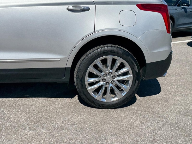 Cadillac XT5 Vehicle Full-screen Gallery Image 10