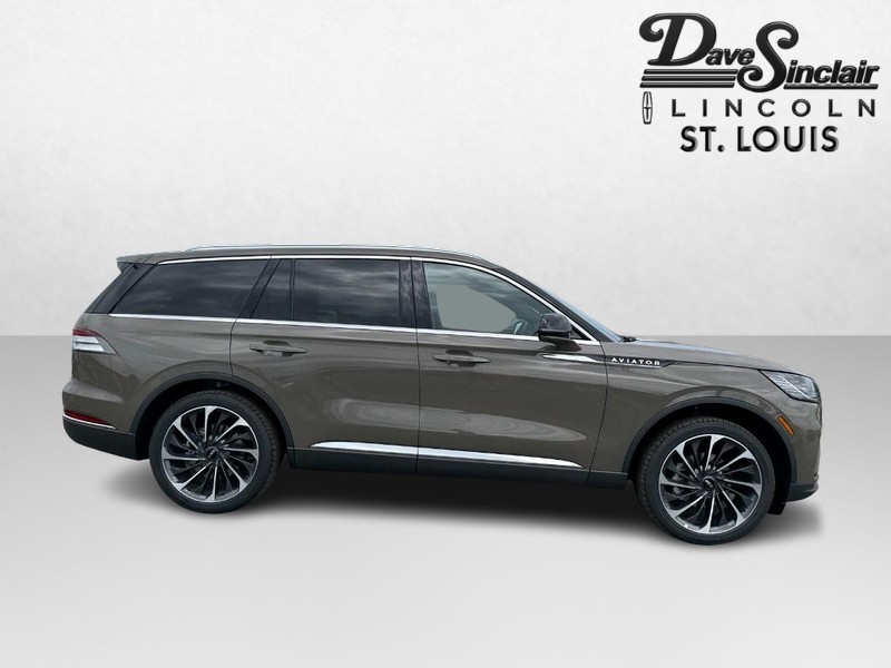 Lincoln Aviator Vehicle Full-screen Gallery Image 04