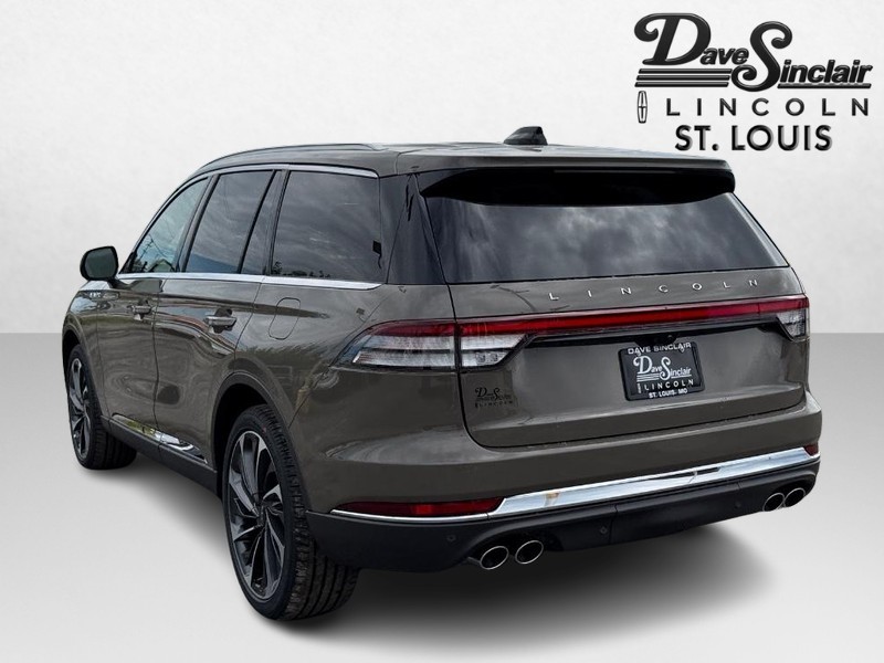 Lincoln Aviator Vehicle Full-screen Gallery Image 07