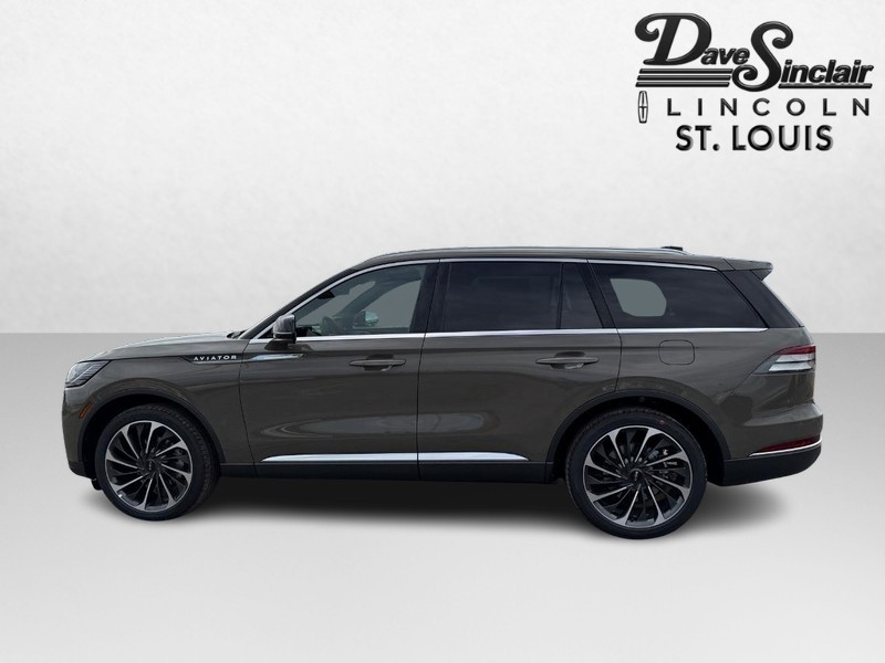 Lincoln Aviator Vehicle Full-screen Gallery Image 09