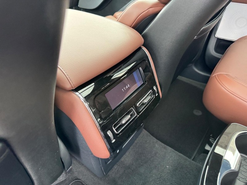 Lincoln Aviator Vehicle Full-screen Gallery Image 13