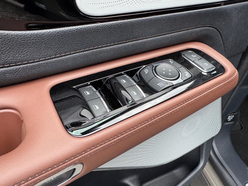 Lincoln Aviator Vehicle Full-screen Gallery Image 20