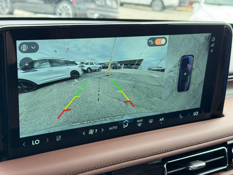 Lincoln Aviator Vehicle Full-screen Gallery Image 26