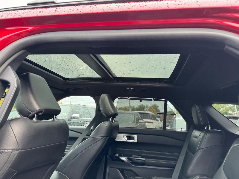 Ford Explorer Vehicle Full-screen Gallery Image 12
