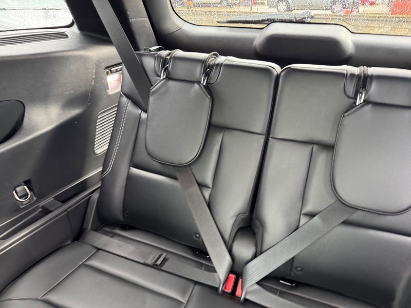 Ford Explorer Vehicle Full-screen Gallery Image 14