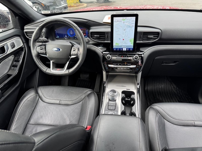 Ford Explorer Vehicle Full-screen Gallery Image 17