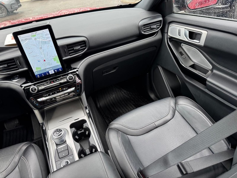 Ford Explorer Vehicle Full-screen Gallery Image 18