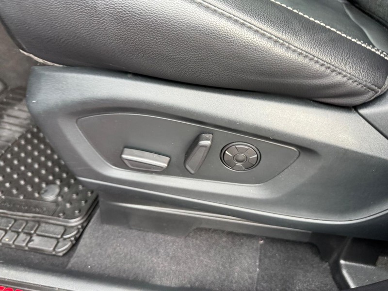 Ford Explorer Vehicle Full-screen Gallery Image 19