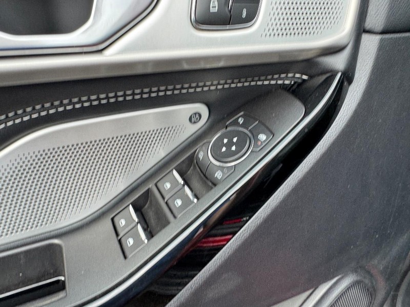 Ford Explorer Vehicle Full-screen Gallery Image 20